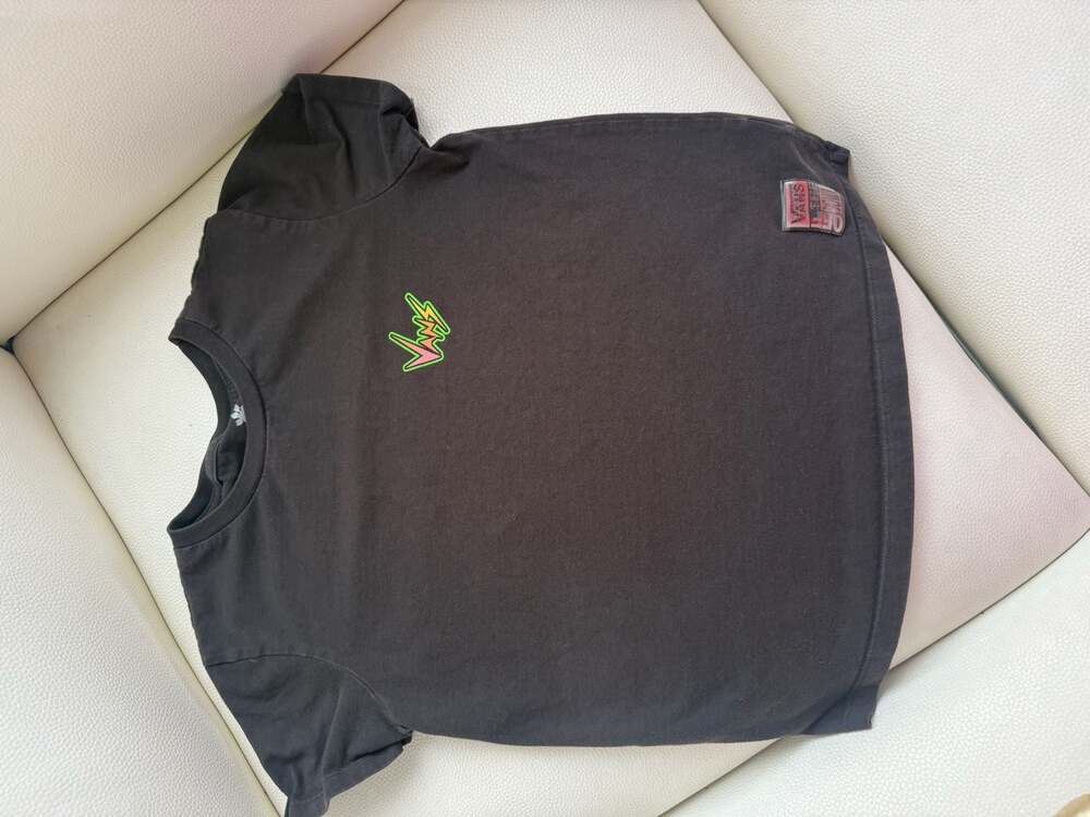 Boys Vans x Stranger Things Surf's Upside Down Graphic T-Shirt - Picture 4 of 5